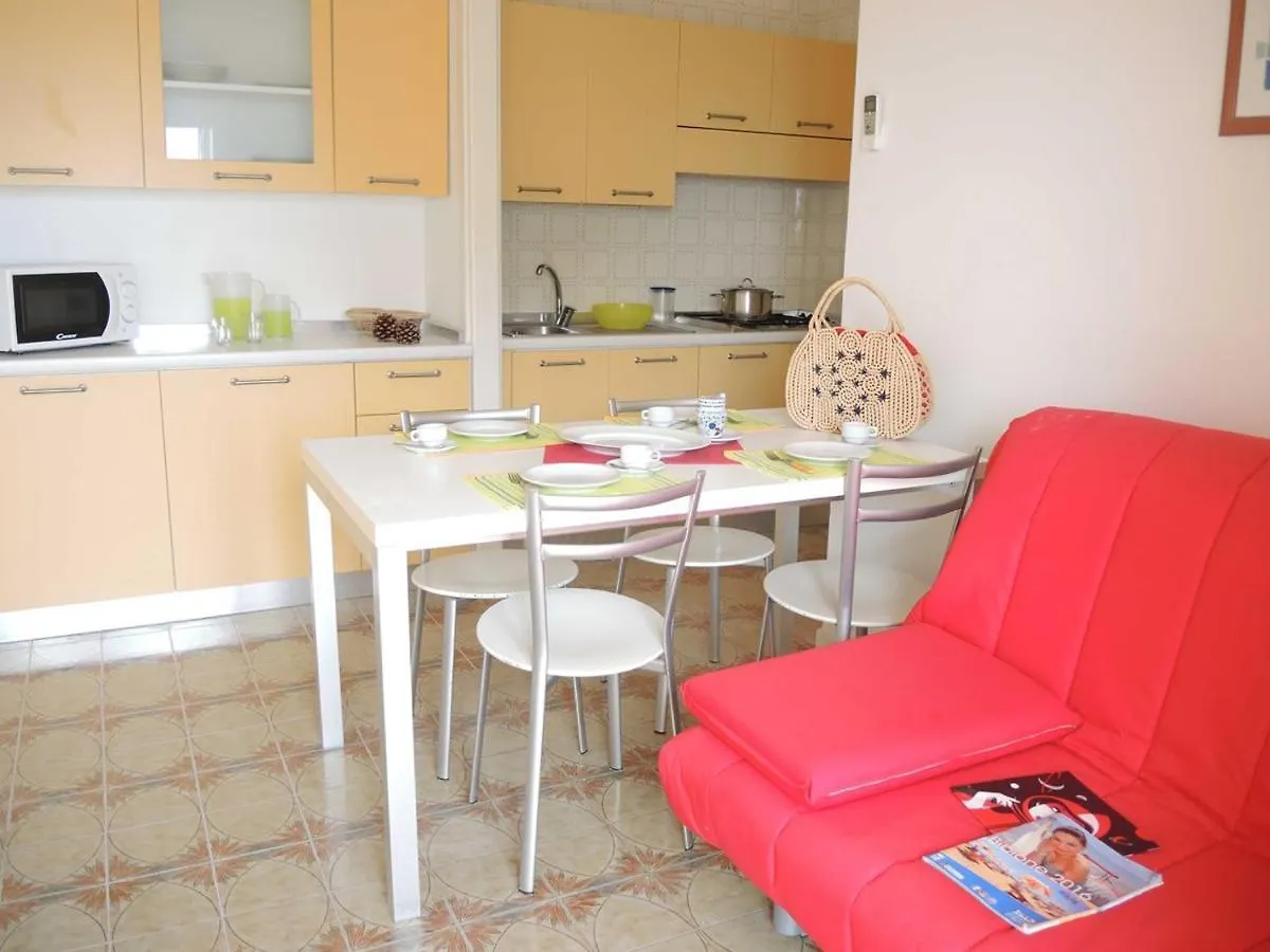 Nice Flat For Six Guests By The Sea - Beahost Bibione Italy